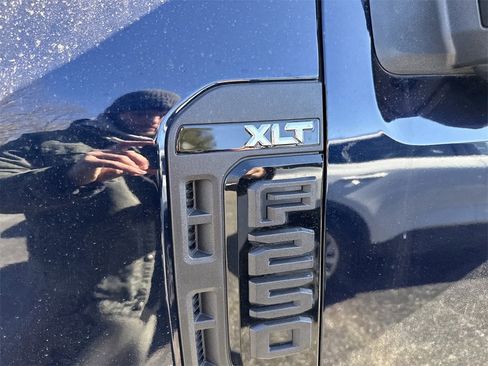 Used 2023 Ford F250 XLT w/ Black Appearance Package image 9