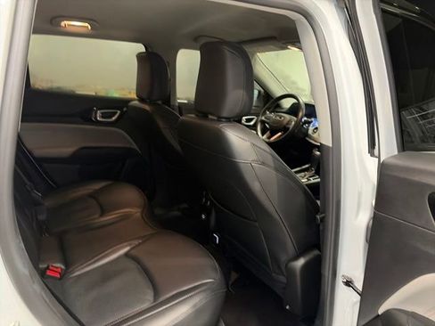 Used 2022 Jeep Compass Limited image 23