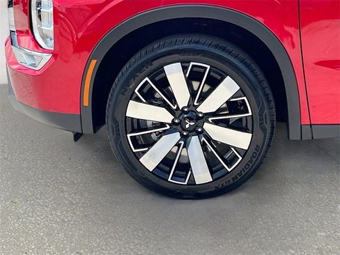 New 2025 Mitsubishi Outlander SE image 34