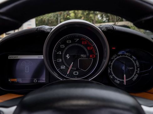 Used 2015 Ferrari California T RWD image 18