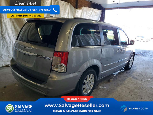 Used 2016 Chrysler Town & Country Touring FWD image 4