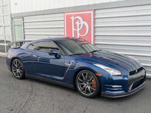 Used 2014 Nissan GT-R Premium image 47