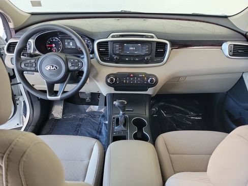 Used 2017 Kia Sorento LX image 21