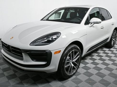 Certified 2025 Porsche Macan image 1