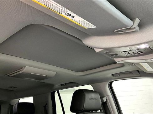 Used 2018 GMC Yukon Denali w/ Denali Ultimate Package AWD/4WD image 21