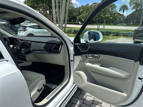 Used 2020 Volvo XC90 T6 Momentum AWD/4WD image 23