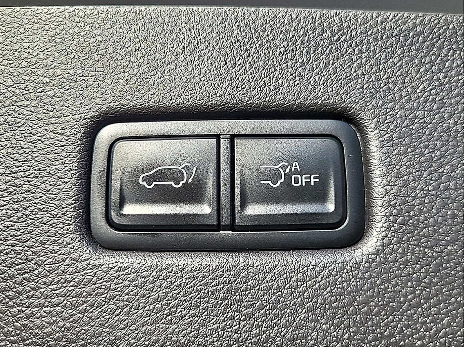 Used 2024 Kia Carnival EX FWD image 29
