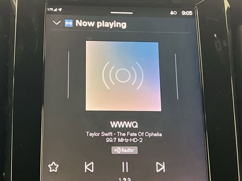 Used 2023 Volvo XC40 Recharge Plus image 14