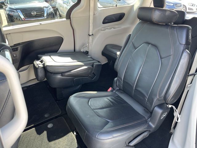 Used 2017 Chrysler Pacifica Touring-L Plus w/ Advanced Safetytec Group FWD image 22