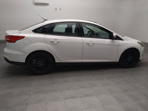Used 2016 Ford Focus SE w/ Equipment Group 201A FWD image 10
