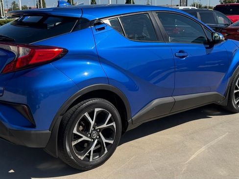 Used 2018 Toyota C-HR XLE FWD image 5