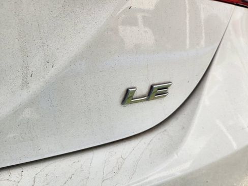Used 2019 Toyota Camry SE FWD image 9