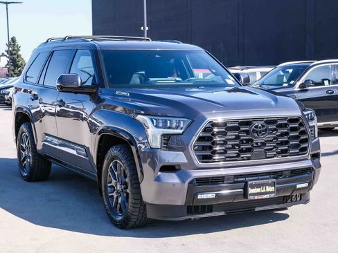 Used 2025 Toyota Sequoia Platinum AWD/4WD image 3