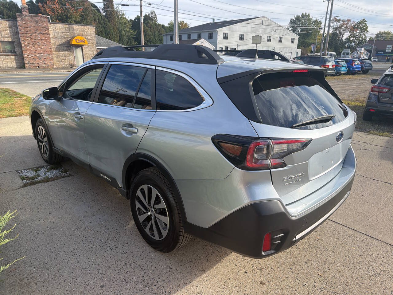 Used 2022 Subaru Outback Premium w/ Popular Package #1 AWD/4WD image 3