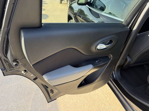 Used 2014 Jeep Cherokee Latitude FWD image 14