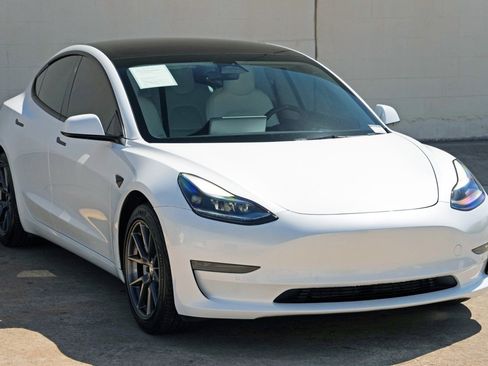 Used 2022 Tesla Model 3 image 54