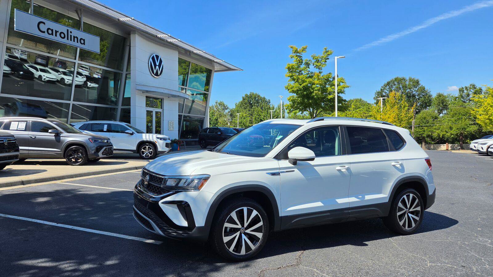 Certified 2023 Volkswagen Taos SE w/ Panoramic Sunroof Package FWD image 2