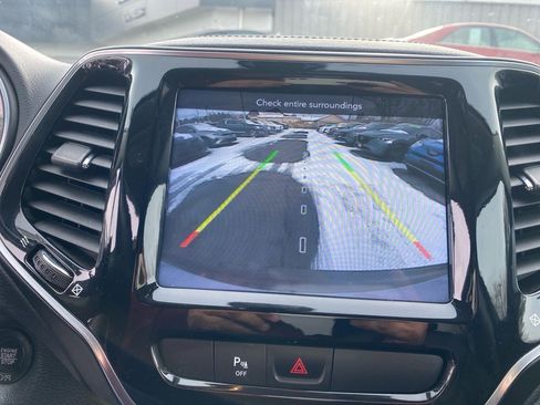 Used 2020 Jeep Cherokee Limited image 15