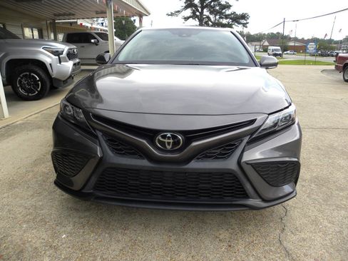 Used 2023 Toyota Camry SE AWD/4WD image 3