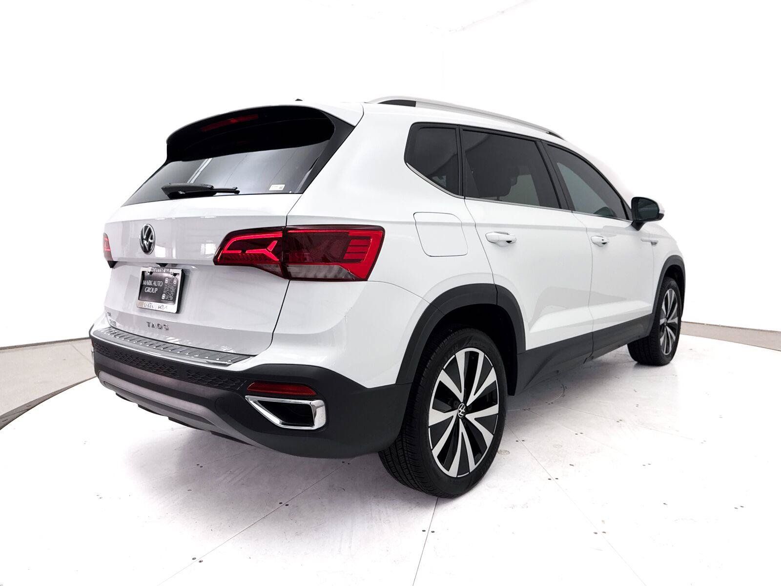 Used 2023 Volkswagen Taos SE w/ Panoramic Sunroof Package FWD image 16