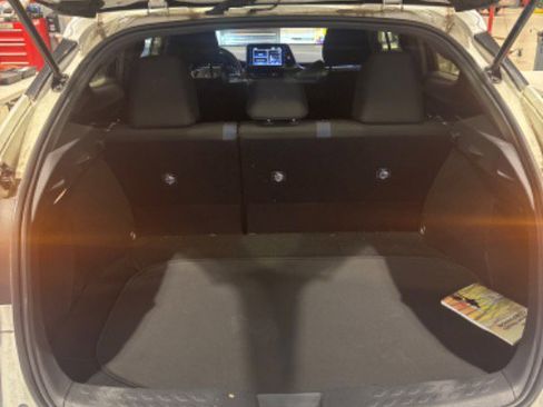 Used 2020 Toyota C-HR XLE image 8