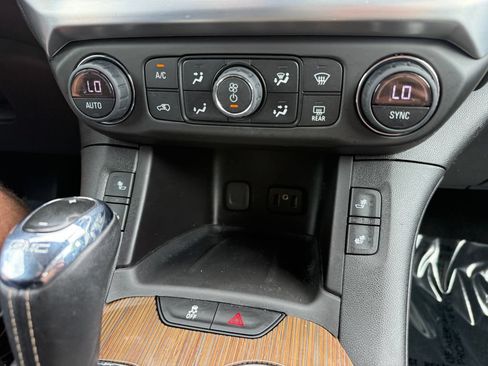 Used 2018 GMC Acadia SLE FWD image 24