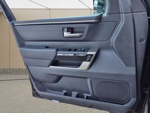 Used 2025 Toyota Tundra Limited AWD/4WD image 28