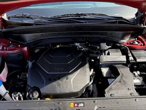 Used 2024 Kia Telluride EX w/ EX Captain's Chair Package image 9