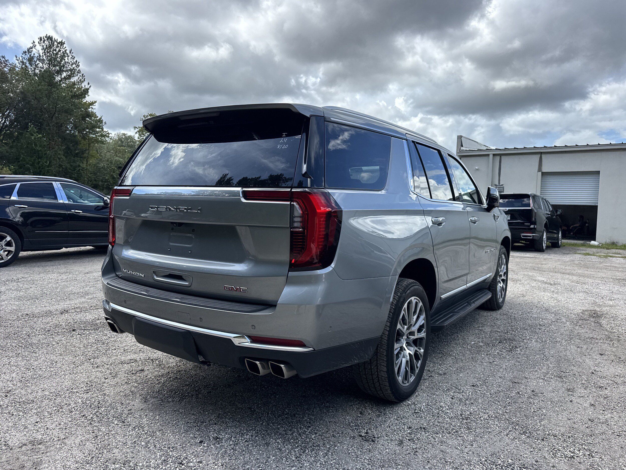 Used 2025 GMC Yukon Denali AWD/4WD image 3