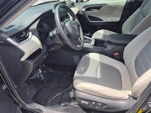 Used 2022 Toyota RAV4 XLE Premium FWD image 16