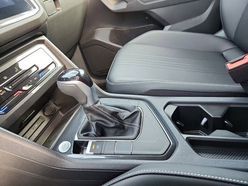 Certified 2024 Volkswagen Tiguan SE R-Line image 20