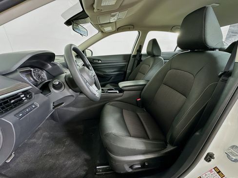 Used 2024 Nissan Altima 2.5 SV image 13