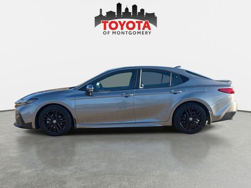 Used 2025 Toyota Camry SE image 6