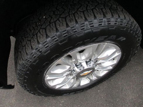 Used 2022 Chevrolet Silverado 2500 High Country w/ Technology Package image 11