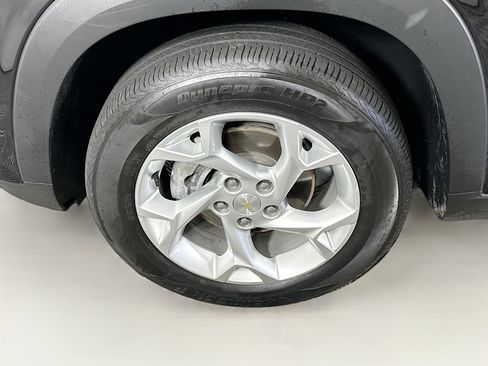 Used 2025 Chevrolet Trax LS w/ LS Convenience Package FWD image 11