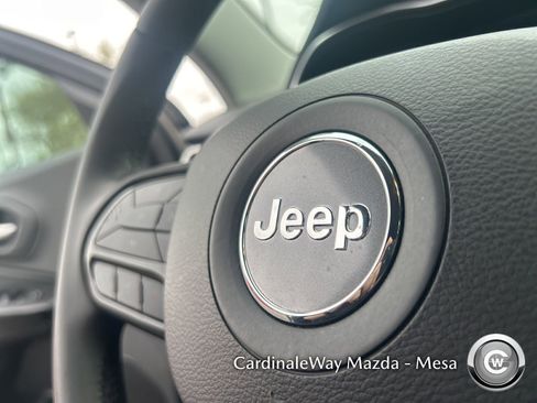 Used 2020 Jeep Cherokee Latitude Plus image 17