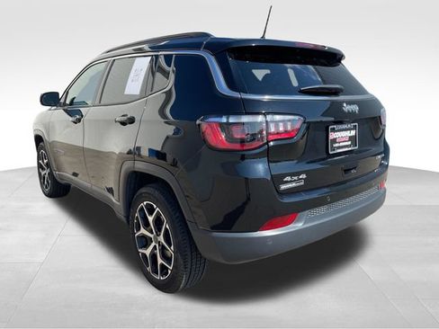Used 2025 Jeep Compass Limited AWD/4WD image 3
