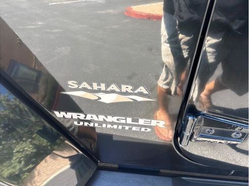 Used 2012 Jeep Wrangler Unlimited Sahara w/ Connectivity Group AWD/4WD image 21