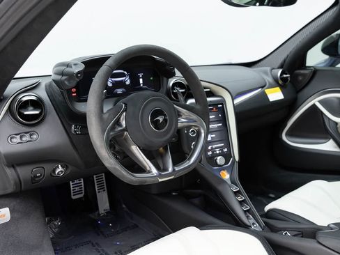 Used 2026 McLaren 750S Spider RWD image 2