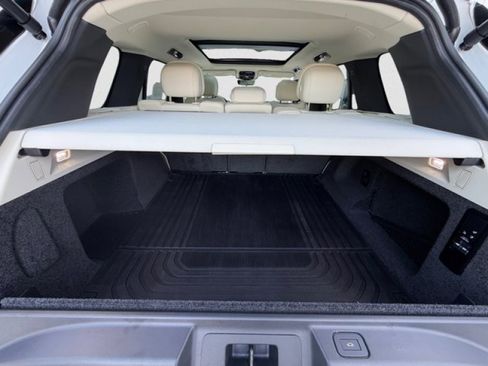 Certified 2025 Land Rover Range Rover SE AWD/4WD image 19