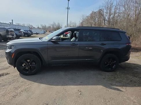 Certified 2023 Jeep Grand Cherokee L Laredo image 3