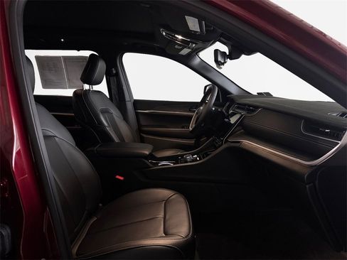 Used 2025 Jeep Grand Cherokee L Limited w/ Luxury Tech Group II image 26