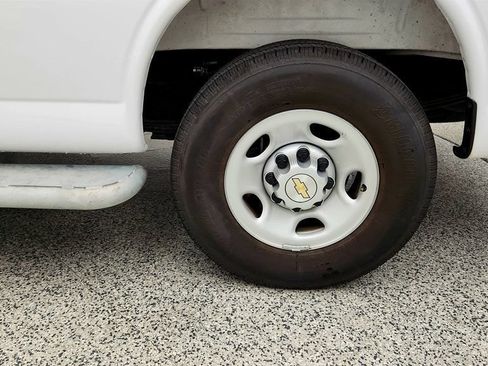 Used 2025 Chevrolet Express 2500 w/ Driver Convenience Package RWD image 9