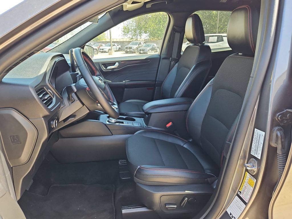 Used 2025 Ford Escape ST-Line AWD/4WD image 25