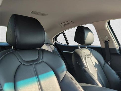 Used 2025 Genesis G70 2.5T RWD image 30