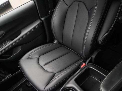 New 2026 Chrysler Pacifica Select image 27