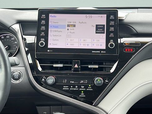 Used 2024 Toyota Camry SE w/ Cold Weather Package FWD image 13