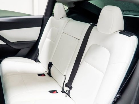 Used 2021 Tesla Model Y Long Range image 35