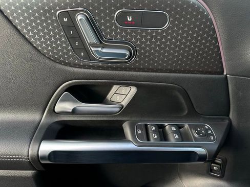 Used 2026 Mercedes-Benz GLB 250 4MATIC image 16