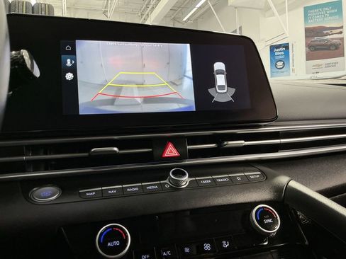 Used 2023 Hyundai Elantra Limited image 27